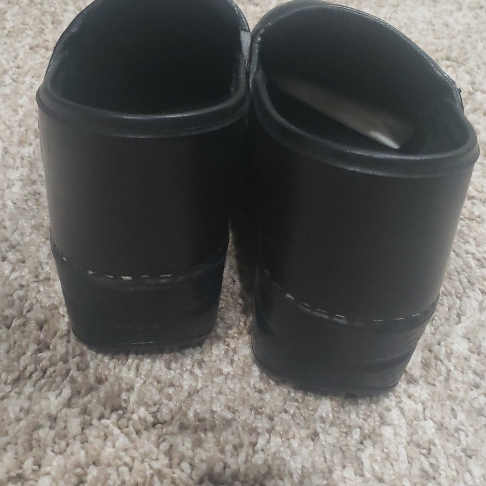 Blk Dansko Clogs Size 40 - image 2